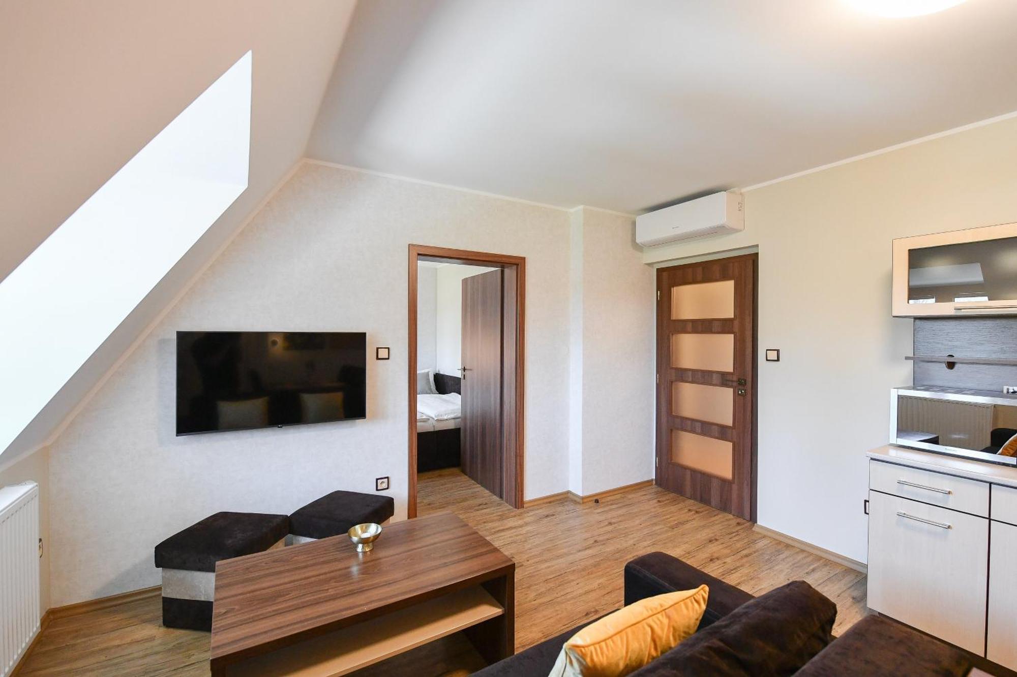 Apartmany Na Seniku トレボン エクステリア 写真